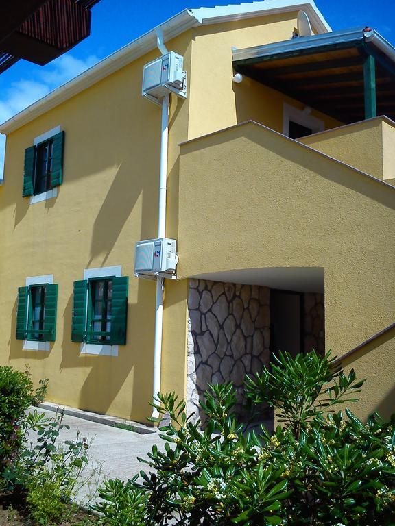 Milutinov Dvor Apartments Vrsi Buitenkant foto