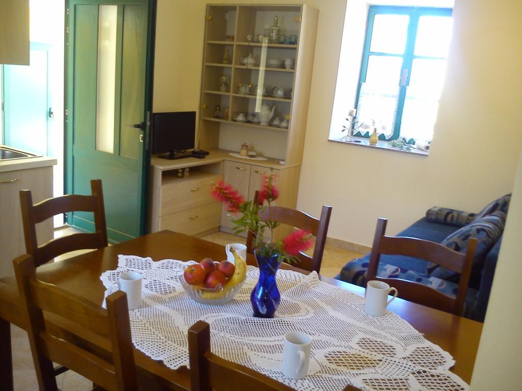 Milutinov Dvor Apartments Vrsi Buitenkant foto