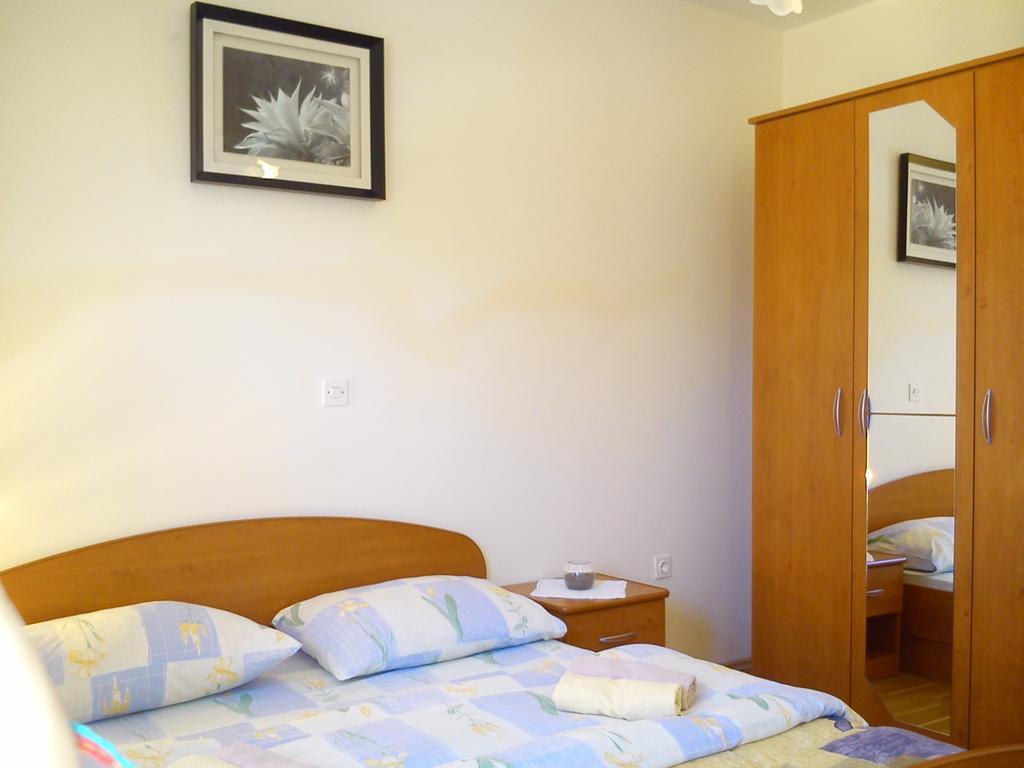 Milutinov Dvor Apartments Vrsi Buitenkant foto