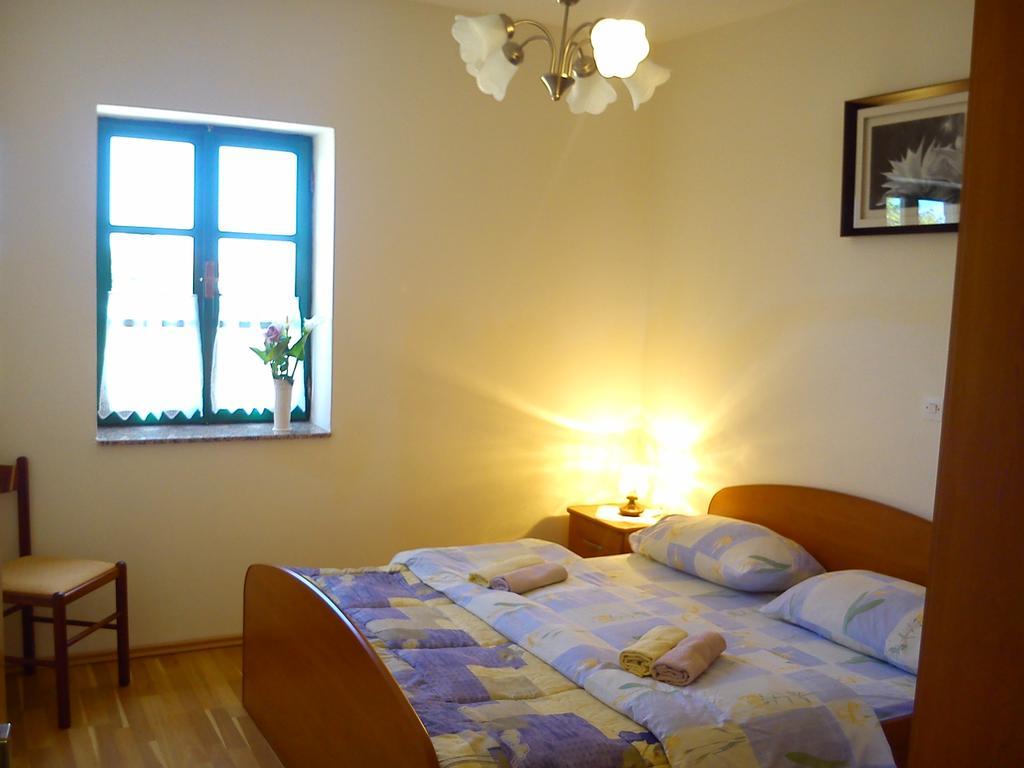 Milutinov Dvor Apartments Vrsi Buitenkant foto