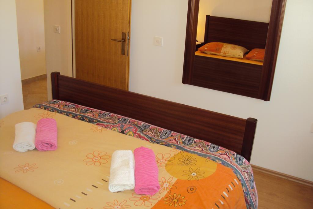 Milutinov Dvor Apartments Vrsi Buitenkant foto
