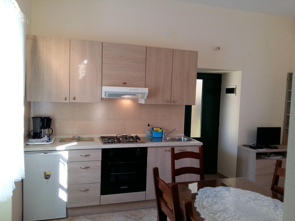 Milutinov Dvor Apartments Vrsi Buitenkant foto