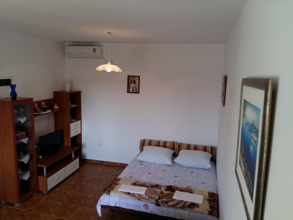 Milutinov Dvor Apartments Vrsi Buitenkant foto